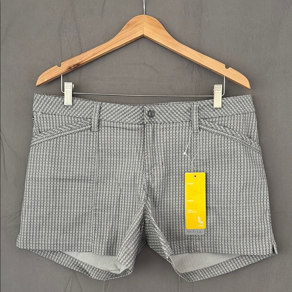 Lolë Hike 2 Short in Geo Print